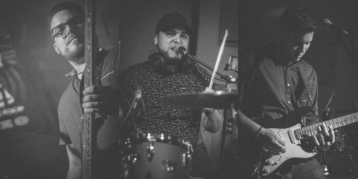 Inzomnia5's tweet photo. Interpretando lo mejor del rock!
#Inzomnia #WednesdayWisdom #ROCKMUSIC #livemusic #live #80s #originalmusic https://t.co/KQCuqNWk4K
