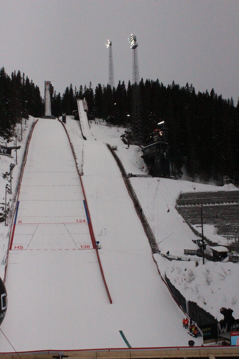 Stemningen er på topp. Forholdene er fantastisk. Kvalifiseringen til morgendagens hoppren er godt igang her på #Granåsen😍🙌🙌

Amazing Atmosphere. Brilliant conditions. The qualifications for tomorrows #RAWAIR competitions are well underway. #Thoramedia #Trondheim #Goodlife