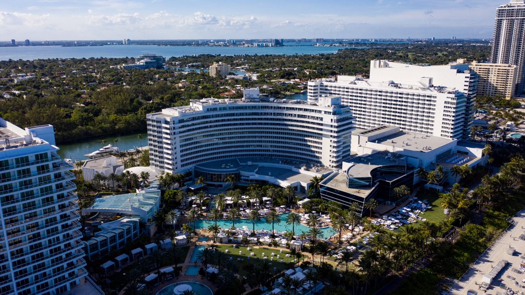 scottdrodgers's tweet photo. Living my best Frank Sinatra Life at the Fontainbleau in Miami #aerialphotography #drone #djimavic2pro #photography https://t.co/xj7iE2Nvs6