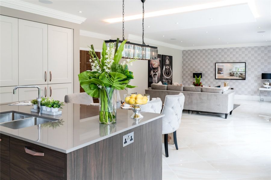struttandparker's tweet photo. Brand new individually designed family home located in a prime position close to Farnham Common village centre and fully smart technology equipped. Open House Sat 16th March 10.30am - 12.30pm π‘Β --> https://t.co/vbviOqAaoR #openhouse #commuterhome #leavinglondon https://t.co/J7z93IktiP