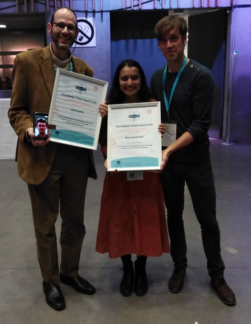 TROPIMUNDO's tweet photo. #VLIZ Master Thesis Awards for @TROPIMUNDO Alumni Liam Lachs (zoom on mobile phone) and Meenakshi Shankar Poti in presence of her Supervisors Jean Hugé and Farid Dahdouh-Guebas. Congratulations !
#VMSD19 @sermlab @ULBSciences https://t.co/ND49NDII8e