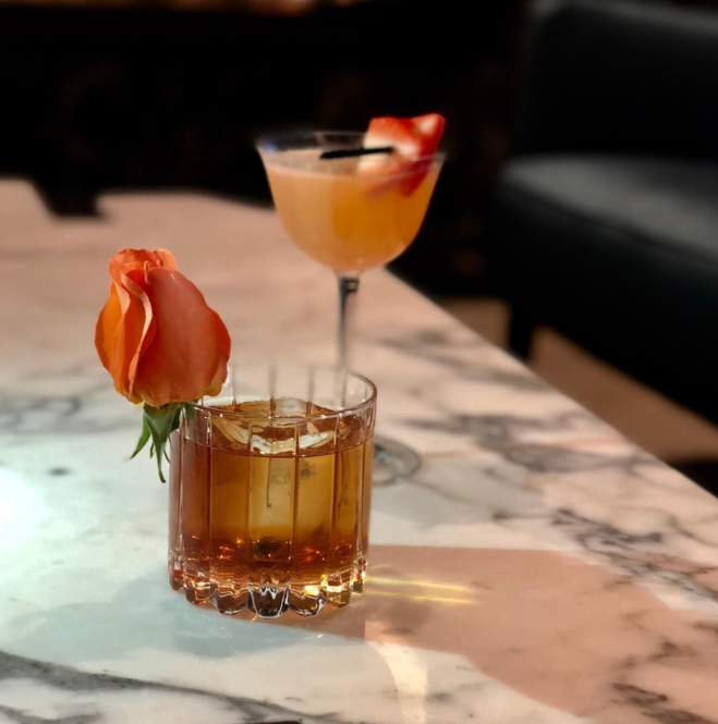 ladyluxelife's tweet photo. If you're in town for SXSW....@fsaustin is a great spot to just relax out of the madness for a bit.  They a great bar, restaurant and a patio. DM me if you want any other fun ideas while you're in town!  PC: #fsaustin #sxsw2019 #sxswnoms #sxsweats #sxswdrinks  #sx2019 https://t.co/QETXN4Fw20