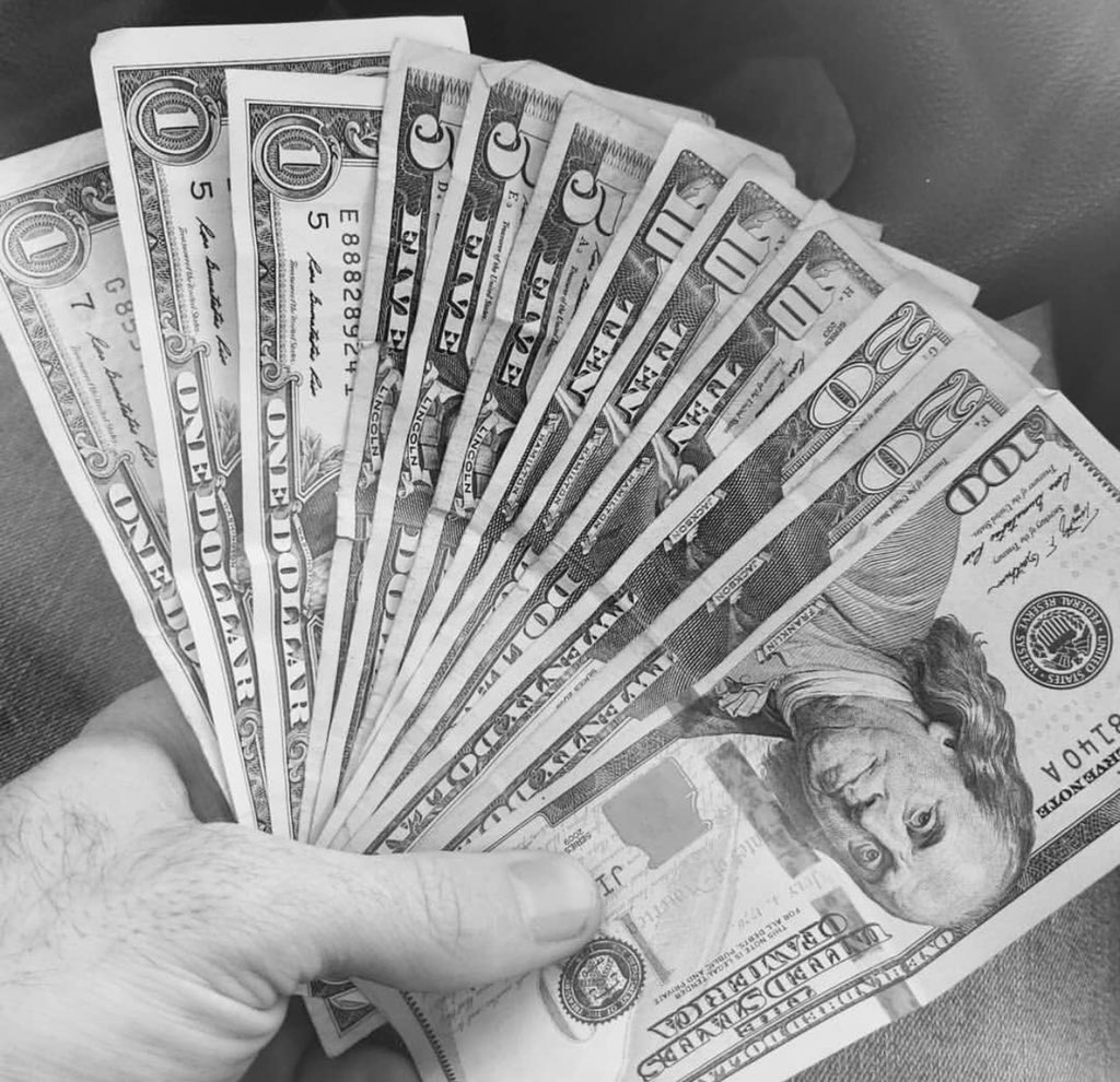 EtzLouie's tweet photo. @IGN Real sugar babyy needed! Only one sugar baby that I will take care of ...200$ weekly! Retweet’ to get 100$ each!! Thanks https://t.co/AhRcucClIX