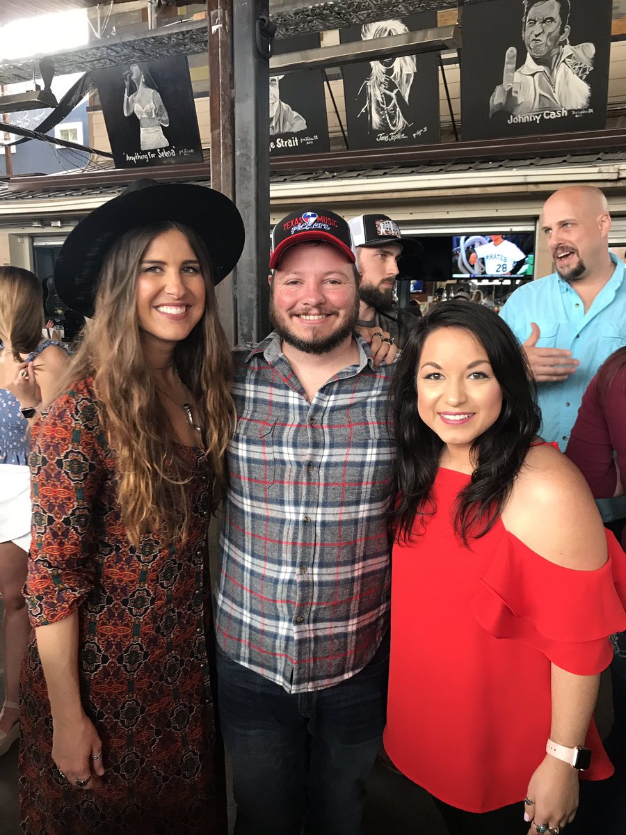 jademariepatek's tweet photo. @TxMusicPickers representin at #SXSW2019 https://t.co/QygC6Ox0lG