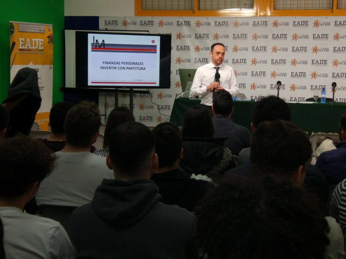 EadeUniversidad's tweet photo. #charlasEADE
Muy interesante la charla de hoy sobre Finanzas personales, ‘Invertir con partitura’, de Israel Mármol, profesor de macroeconomía en segundo de BBA.
#finanzas #finanzaspersonales #asesoria #asesorfinanciero #bba #administracion #economia https://t.co/Yz79LJNvyY