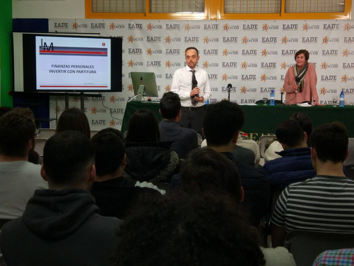 EadeUniversidad's tweet photo. #charlasEADE
Muy interesante la charla de hoy sobre Finanzas personales, ‘Invertir con partitura’, de Israel Mármol, profesor de macroeconomía en segundo de BBA.
#finanzas #finanzaspersonales #asesoria #asesorfinanciero #bba #administracion #economia https://t.co/Yz79LJNvyY