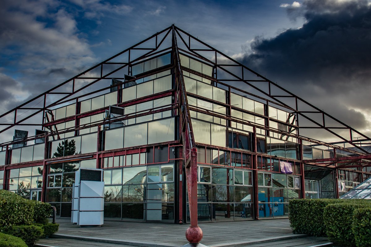 PhillCrowe's tweet photo. Very gutted this stunning building won't be with us to much longer.
#ThePoint #MKthepoint #thepointmk @CelebrateMK @MK_Guide @mk_citizen @My_MiltonKeynes @MiltonKeyn_es @_MiltonKeynes @XscapeMK https://t.co/Rd0fEytAU8