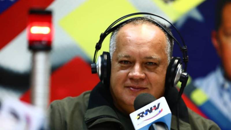 ConElMazoDando's tweet photo. Cabello: El pueblo está en vigilia esperando al autoproclamado buscar oficina en Miraflores https://t.co/n1AKsvlimN #RNVconElPueblo https://t.co/bIABIpZEnh