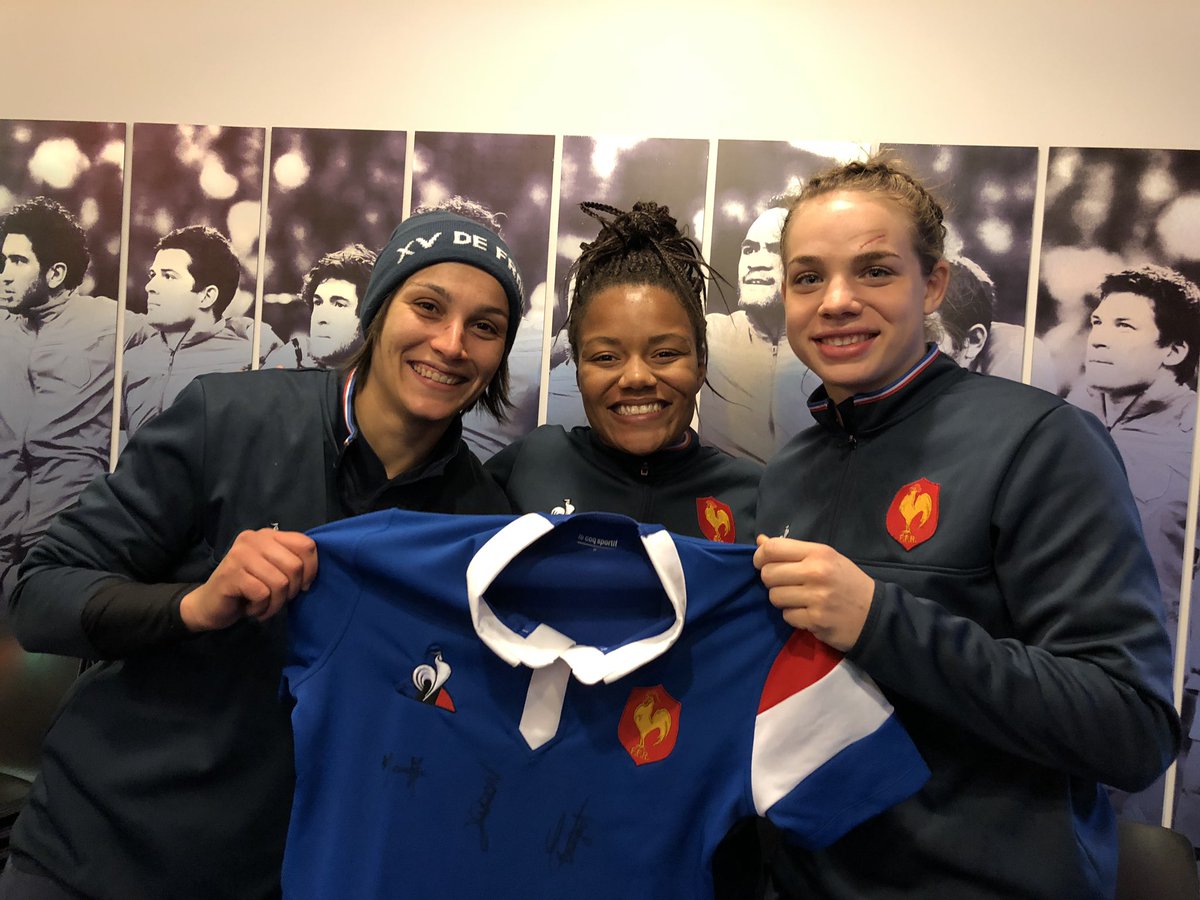 🏁 Ready ? <a href="/ma_menager/">Marine Menager</a>, <a href="/CarolineBoujard/">Caroline Boujard</a> &amp; <a href="/IanouJason/">Iänou</a> se préparent à répondre à vos questions en vidéo 🤗
Surveillez vos notifications 😉! #AskXVFeminin #XVdeFrance