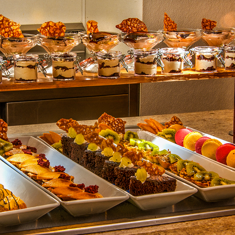 GrandMatlali's tweet photo. The best part of holidays is the food! 🍷🍰 #GrandSirenisMatlaliHills
#SirenisExperiences #RivieraNayarit https://t.co/qwxQw8vfPR