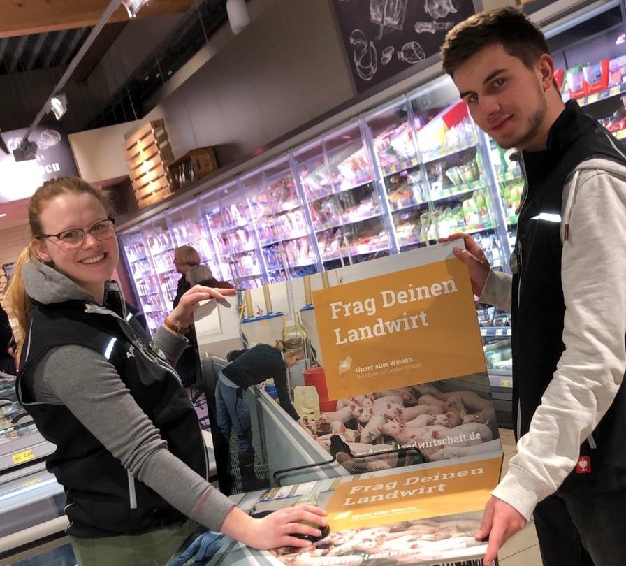 Mit einem #Landwirt über das Produkt sprechen, das man gerade in den Einkaufswagen gelegt hat? 20 #AgrarScouts haben am Freitag im Edeka Westerkappeln bei Osnabrück die Fragen der Verbraucher beantwortet #landwirtschaft