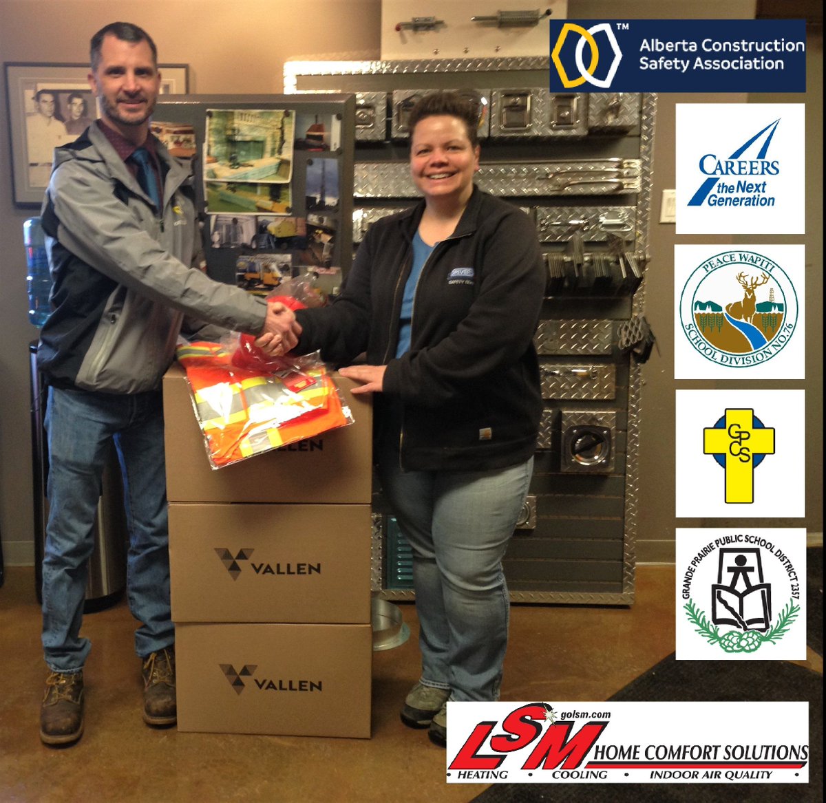GPPSDoffcampus's tweet photo. Thank you @OfficialACSA GP for donating hard hats, high vis vests, and steel toe caps to the @CAREERSNextGen Tour of the Trades Tri-School District program.  @GPPSD2357, @GPCSD, @PWPSD https://t.co/GdZY3sAdE4