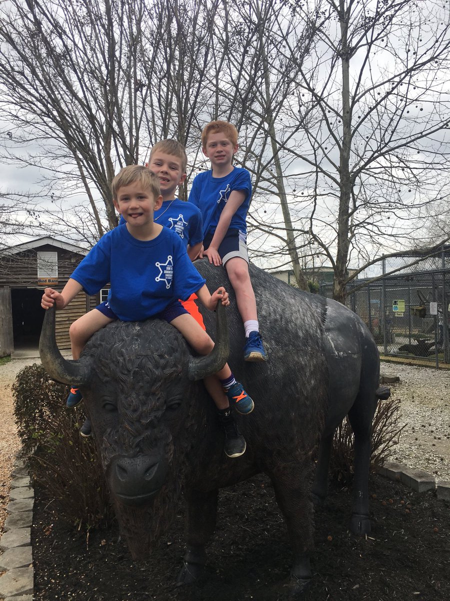 Savini's tweet image. Cousins at the Tupelo Buffalo Park - in their sheriff Jim Johnson tee shirts!@MyTupelo