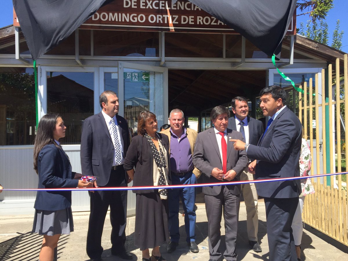 RossanaYanezF's tweet photo. Muy contenta de participar en la inauguración del Liceo Bicentenario Domingo Ortiz de Rozas en #Coelemu. La educación de calidad está en las prioridades de nuestro Presidente @SebastianPinera 🇨🇱 Destaco la labor municipal por mejorar la educación pública. 

#PlanRegióndeÑuble https://t.co/tElNv2iF0z