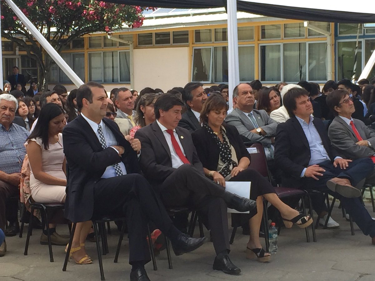 RossanaYanezF's tweet photo. Muy contenta de participar en la inauguración del Liceo Bicentenario Domingo Ortiz de Rozas en #Coelemu. La educación de calidad está en las prioridades de nuestro Presidente @SebastianPinera 🇨🇱 Destaco la labor municipal por mejorar la educación pública. 

#PlanRegióndeÑuble https://t.co/tElNv2iF0z
