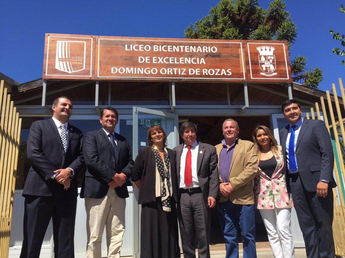 RossanaYanezF's tweet photo. Muy contenta de participar en la inauguración del Liceo Bicentenario Domingo Ortiz de Rozas en #Coelemu. La educación de calidad está en las prioridades de nuestro Presidente @SebastianPinera 🇨🇱 Destaco la labor municipal por mejorar la educación pública. 

#PlanRegióndeÑuble https://t.co/tElNv2iF0z