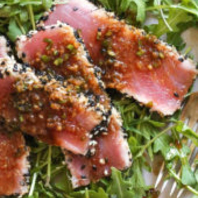 re_eats's tweet image. Sesame Crusted Tuna Steak on Arugula | bit.ly/2JbTTst | #6SP #7PP #DinnerRecipes #EggFreeRecipes #FishRecipes #LentenFriendlyRecipes #Lunch #Recipes #Salad #SeafoodRecipes #Spring