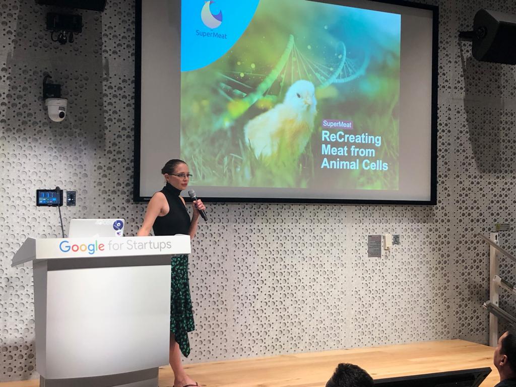 ClusterSaude's tweet photo. #MeetUp con empresas Food Tech de Israel en #CampusGoogle @GoogleStartups
Entre las presentaciones @_SuperMeat_ una empresa que fabrica carne desde células animales sin tener que sacrificarlos
#LEXSaúdeIsrael #CSG https://t.co/SSUXEmuEFb