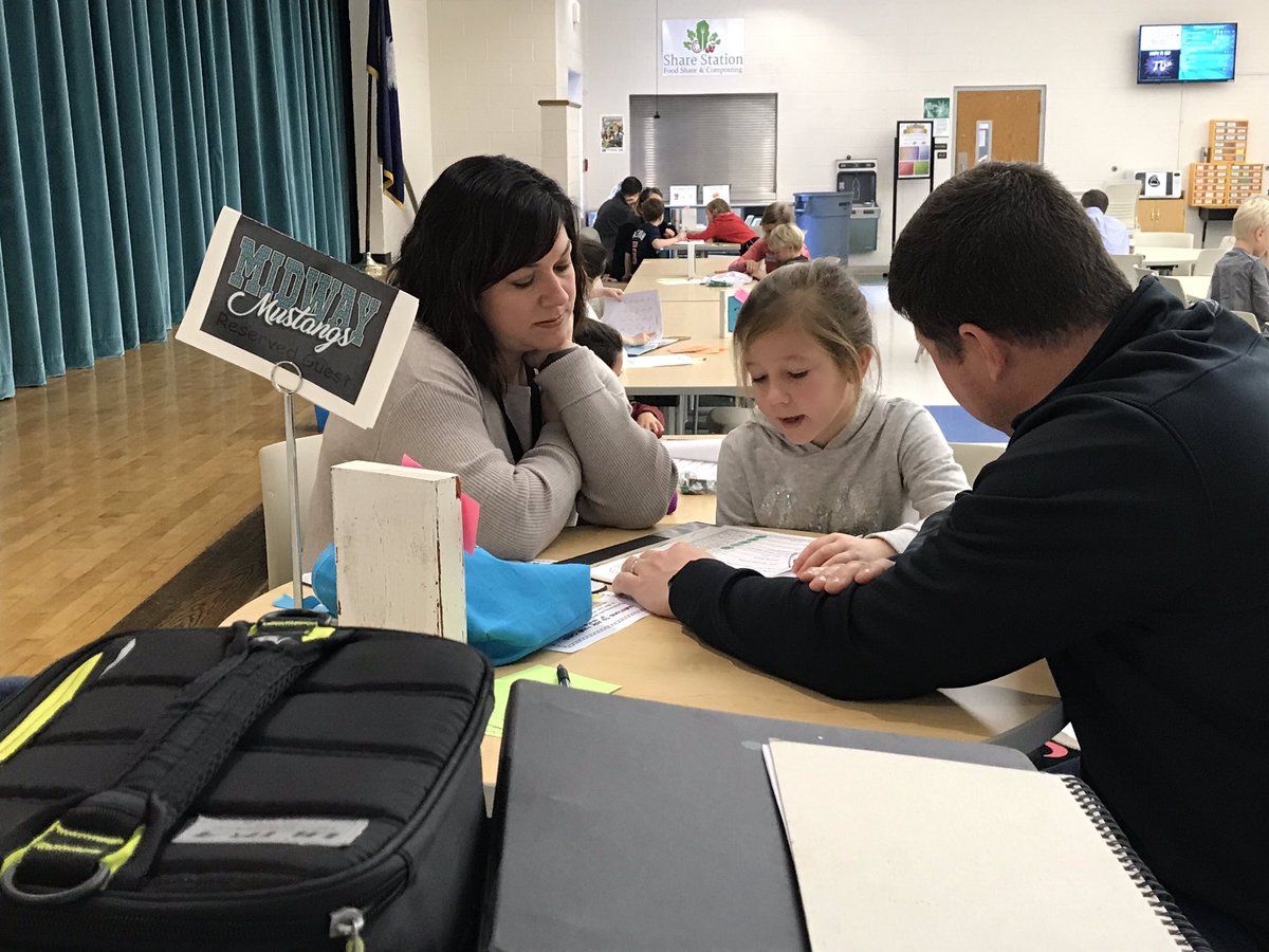 MixedupinBooks's tweet image. When our school lives and our family lives connect! Our 1st graders shared their growth today and our grown up @Midway_Mustangs couldn’t be prouder!! #mesEmpowers #180midway