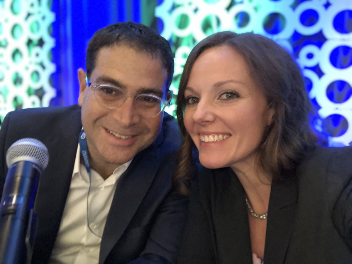 SarahB_MD's tweet photo. Because we can. #AHS19
#SurgSefie https://t.co/60vORq2C4M