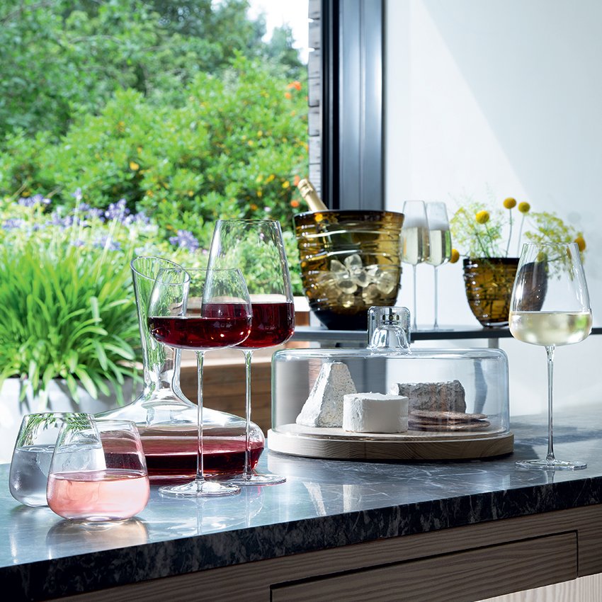 Elevate the enjoyment of wine and cheese with refined shapes and contemporary mixed materials. #LSAInternational #handmadeglass #mouthblownglass #handmadeserveware #cheeseboard #winedecanter #redwineglasses Photo: @luxstudiolondon