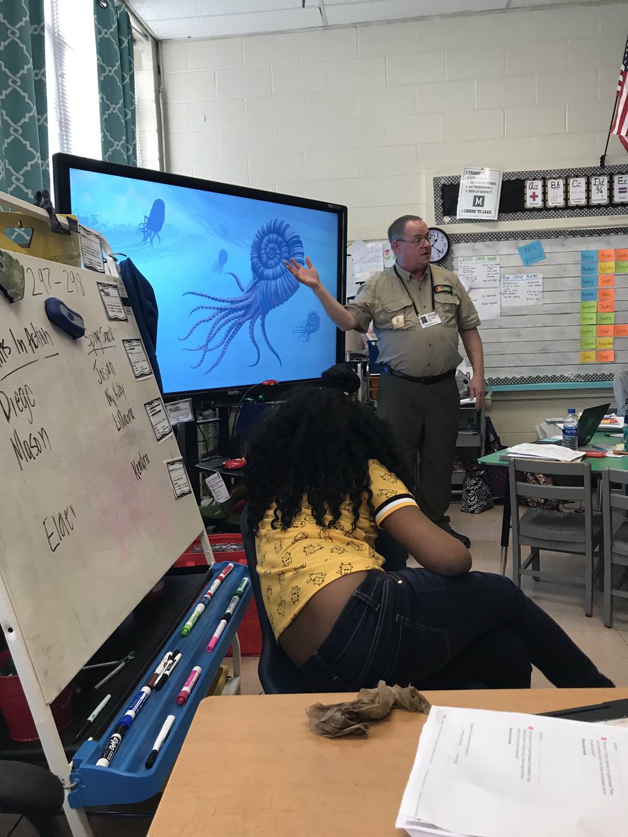 3rdGrdLemonade's tweet photo. Learning about fossils @mcdowell_elem @laurendhyatt @AmandaC_Inman @mm_sandrell https://t.co/ZmkaBmEcto
