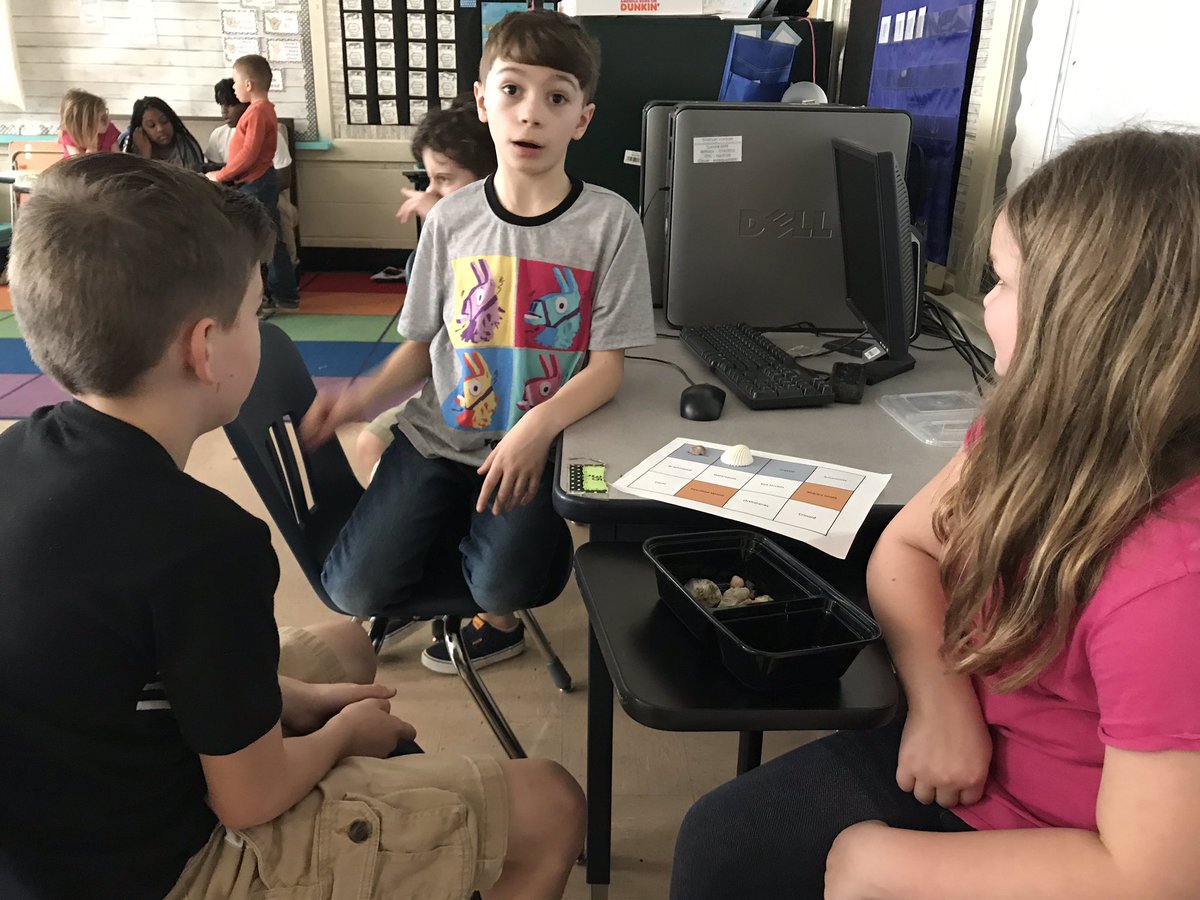 3rdGrdLemonade's tweet photo. Learning about fossils @mcdowell_elem @laurendhyatt @AmandaC_Inman @mm_sandrell https://t.co/ZmkaBmEcto