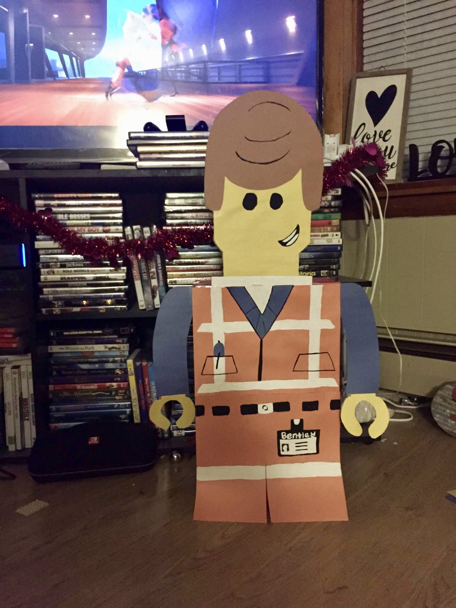 monicaa_lew's tweet photo. This is from last month but my most recent craft. My son was so excited. #ACMooreInspired #valentinesdaybox @officialacmoore https://t.co/xUQydgeubf