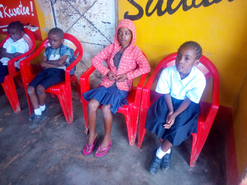 adepesidi's tweet photo. La remise de vivre pour les enfants et les membres de l' ONGD @solenetshilobo2 https://t.co/HLLfCCovzF