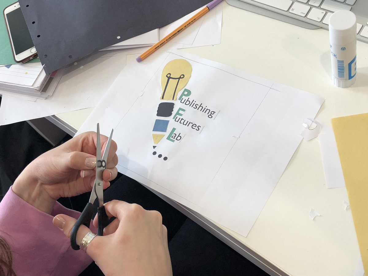 PinkParrot1's tweet image. Hive of industry at today’s @BSUPublishing branding day #createlab