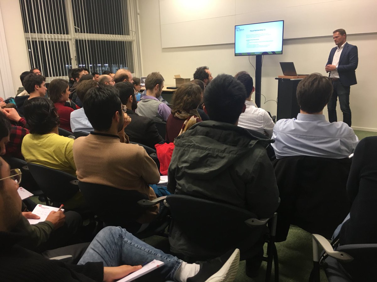 Meer dan 50 expats luisteren aandachtig naarJoris Elfrink van Elfrink ten Bokum Financieel Advies: belastingaangifte voor expats, hoe doe je dat ?! ⁦<a href="/WTCTwente/">WTC Twente</a>⁩ #expats ⁦<a href="/regio_twente/">Regio Twente</a>⁩