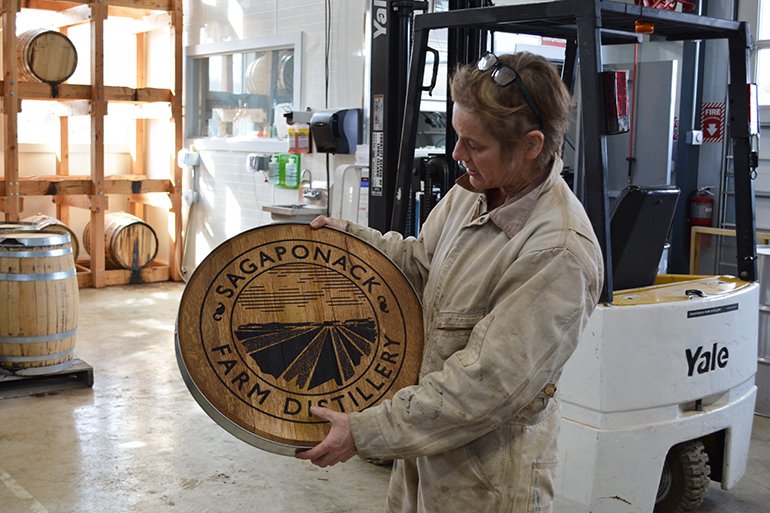 danspapers's tweet photo. Marilee Foster of @SaggDistillery off Sagg Road in Poxabogue talks whiskey, vodka and local spuds that make them.
https://t.co/tCAlGpNJf8 https://t.co/gRfpHy8NzW