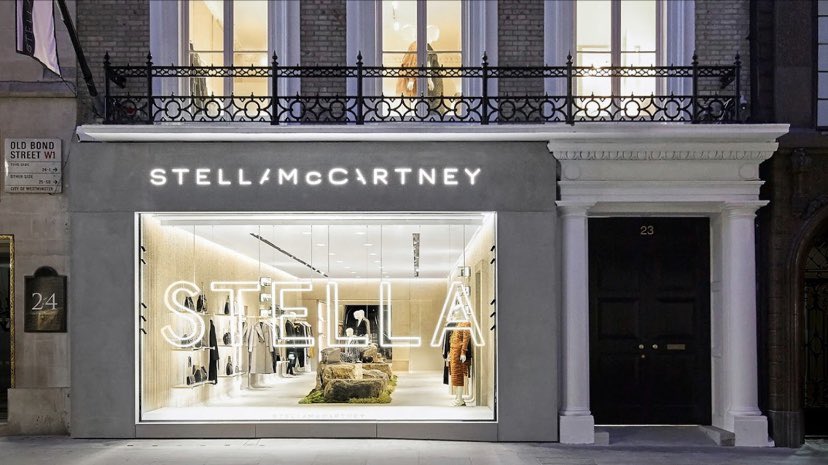 itspr's tweet image. G8 walk around the Stella McCartney store on Bond St. G8 architecture meets G8 style!
.
.
We remember this building from the late 90’s when we use to visit a major London fashion agency (those were the days!)
.
#fashion #retail #bondstreet #luxury #stellamccartney #architecture