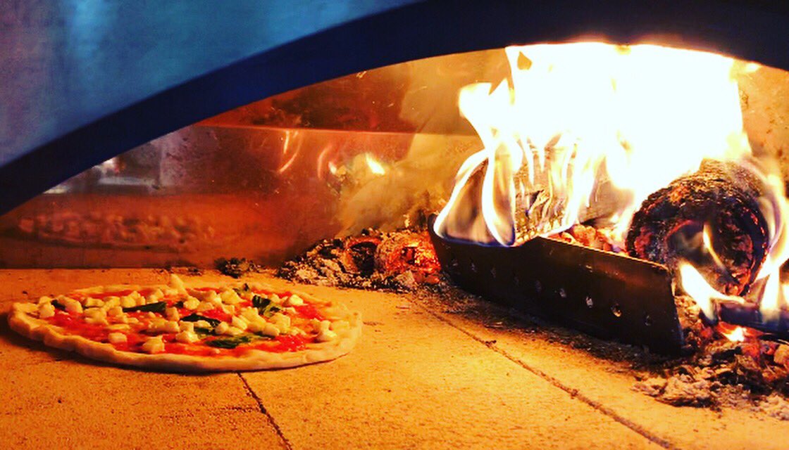 Before the madness descended at the lovely #farnhamplace today (SE1 0UG). #pizza #pizzaradar #pizzahero #givemepizza #StreetFood #londonstreetfood