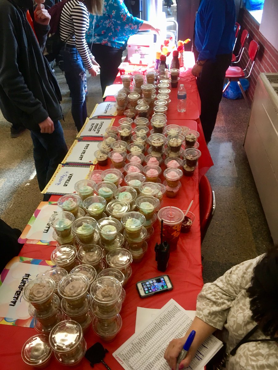 PCSDparmasenior's tweet photo. Great job to Renaissance Reward students at PSH! Thanks to @NHS_Sword for the variety of delicious cupcakes! #PSHPBIS https://t.co/pYqoonDYHs