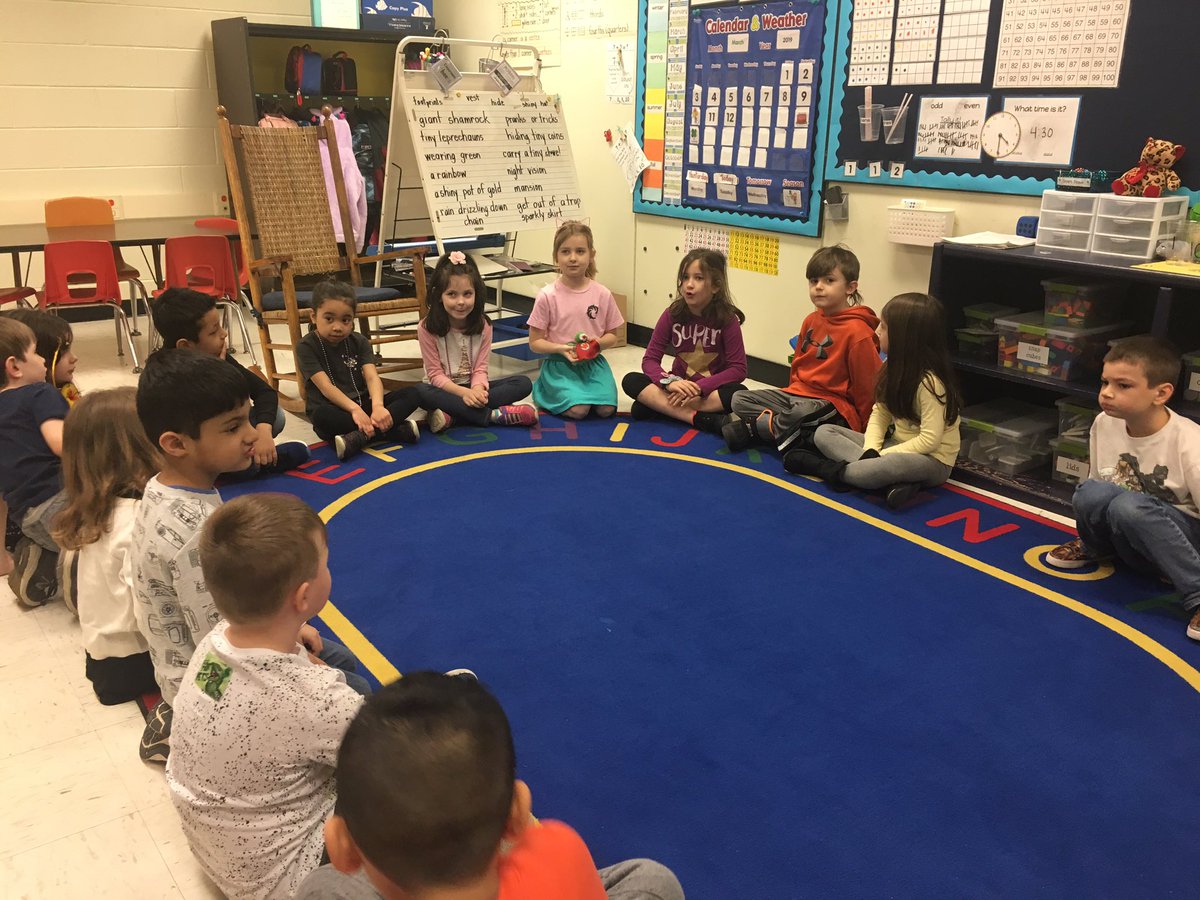 KSSpeers3's tweet photo. Words and Wonder, Apple Science Lab, and students sharing ideas... and it’s only 10:00 in Mrs. Abel’s fun-filled first-grade Class! #lovetheirconfidence #creativelearningenvironment @ccps_gifted @GordonPrincipal https://t.co/uicU0U4UWJ