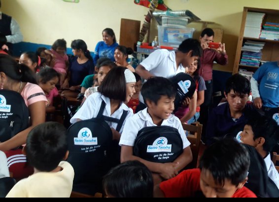 Momentos en que los niños y niñas de la zona rural de la provincia de Tocache reciben su kits de utiles escolares. La sonrisa de los niñ<a href="/s/">『S』</a> no tiene precio.
#AlColeConEnergia