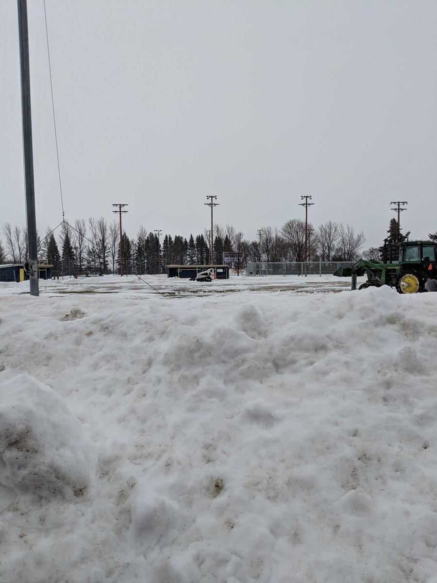 BEChargersSB's tweet photo. Charger field will be ready in no time! All we need now is some. ☀️☀️ Lucky to have such amazing parents in our program! #chargerssb #kerbyisthemvp https://t.co/hdO5APE98D