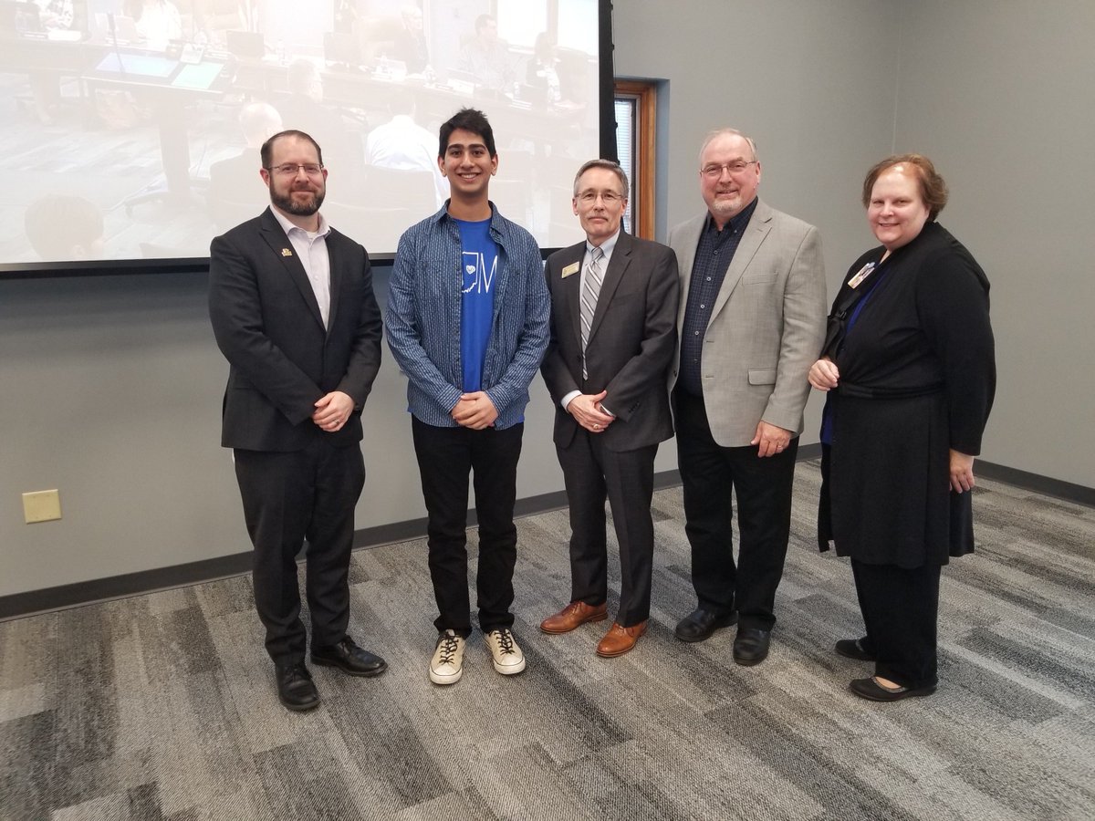 HSESchools's tweet photo. We were excited to hear from HHS Senior Ishaan Modi who recently returned from D.C. as one of two Hoosier delegates for the U.S. Senate Youth Program. #SnapshotofSuccess @HSEPrincipal @AllenBourff https://t.co/fwMg1IrVwK
