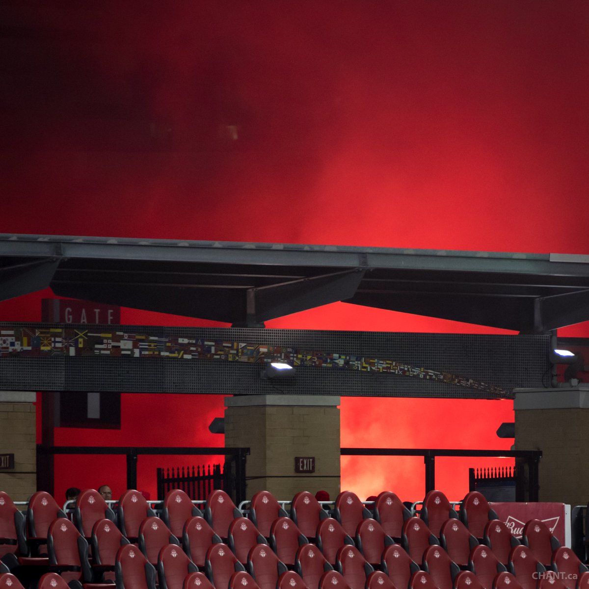 chant_photo's tweet photo. Looking forward to 2019.  Until then, a gallery of every home game of 2017. 

https://t.co/FRSxJNoPAn

See you all on Sunday. #MLSCupChampions #TFCLive #TorontoFC #TFCSupporters #BMOField #Soccer #Football #SportsPhoto #SoccerPhotography #Toronto #ProstAmerika #TheBeautifulGame https://t.co/Q3PWQkRjtq