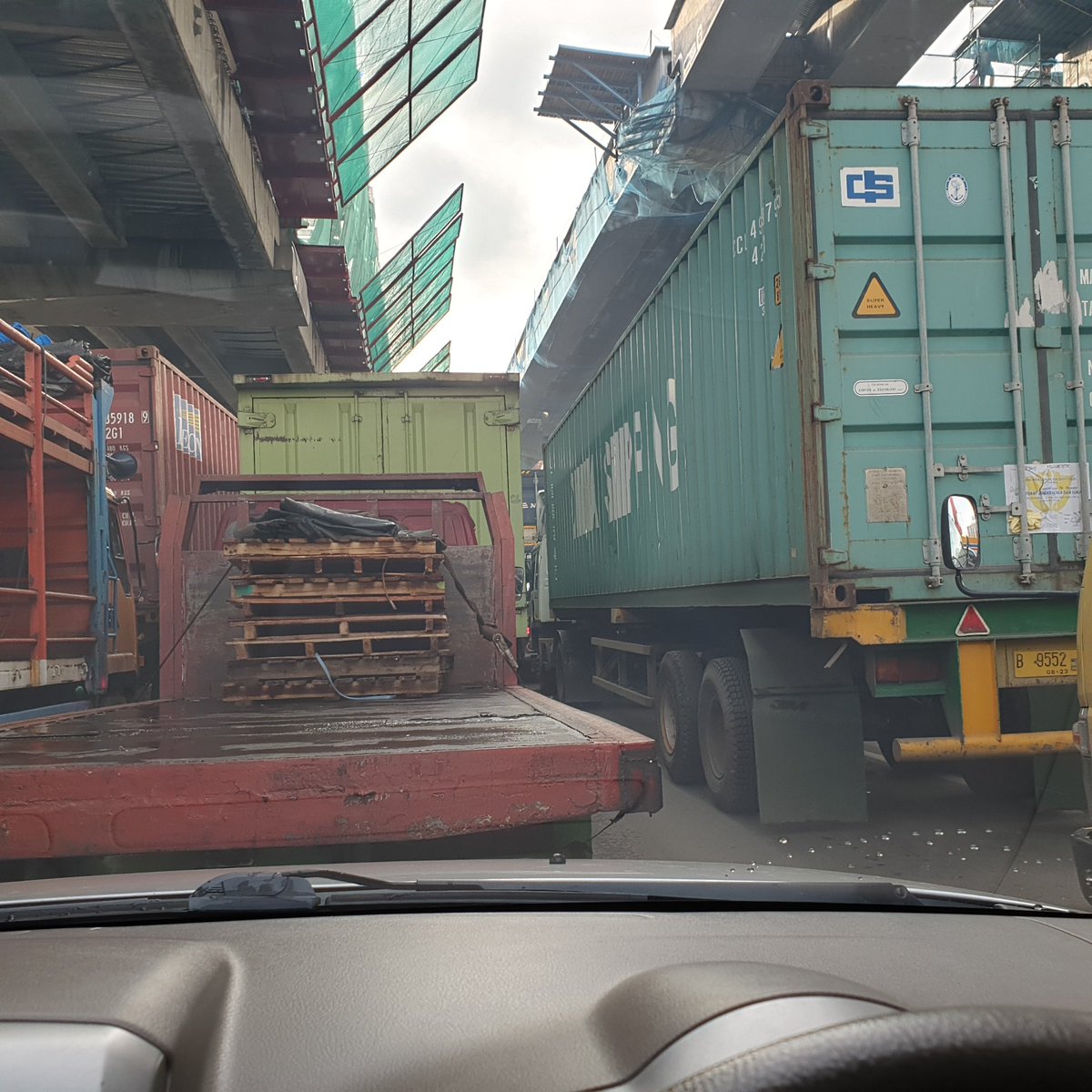 babilmh's tweet photo. Tol bekasi barat arah cikampek https://t.co/tSUhnKmBd1