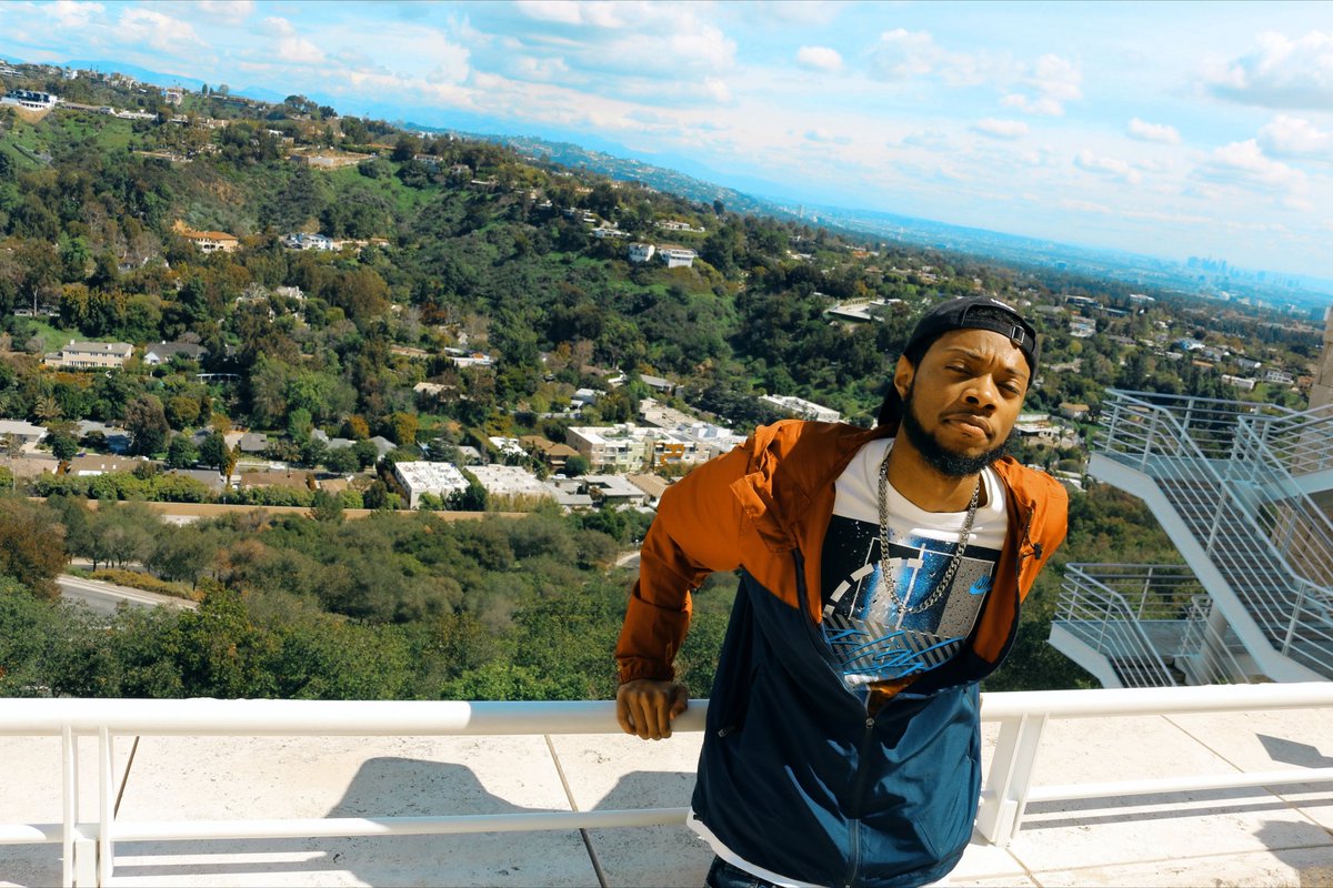 MeloFresh's tweet photo. Bel Air drip #CEEVIN https://t.co/kN1mBheCZC
