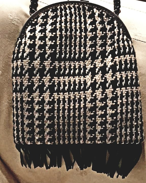 MLakecomo's tweet photo. Versione con frange!
Fringed version!shoulderbags #tweed #chain #handmade #madeincomo #madeinitaly  #instaborse #instabag  #femalebags #handmadebags #fattoamano #taschen #fashionbag #accessorimoda #mahbags #13marzo https://t.co/d1TFJoVFXS