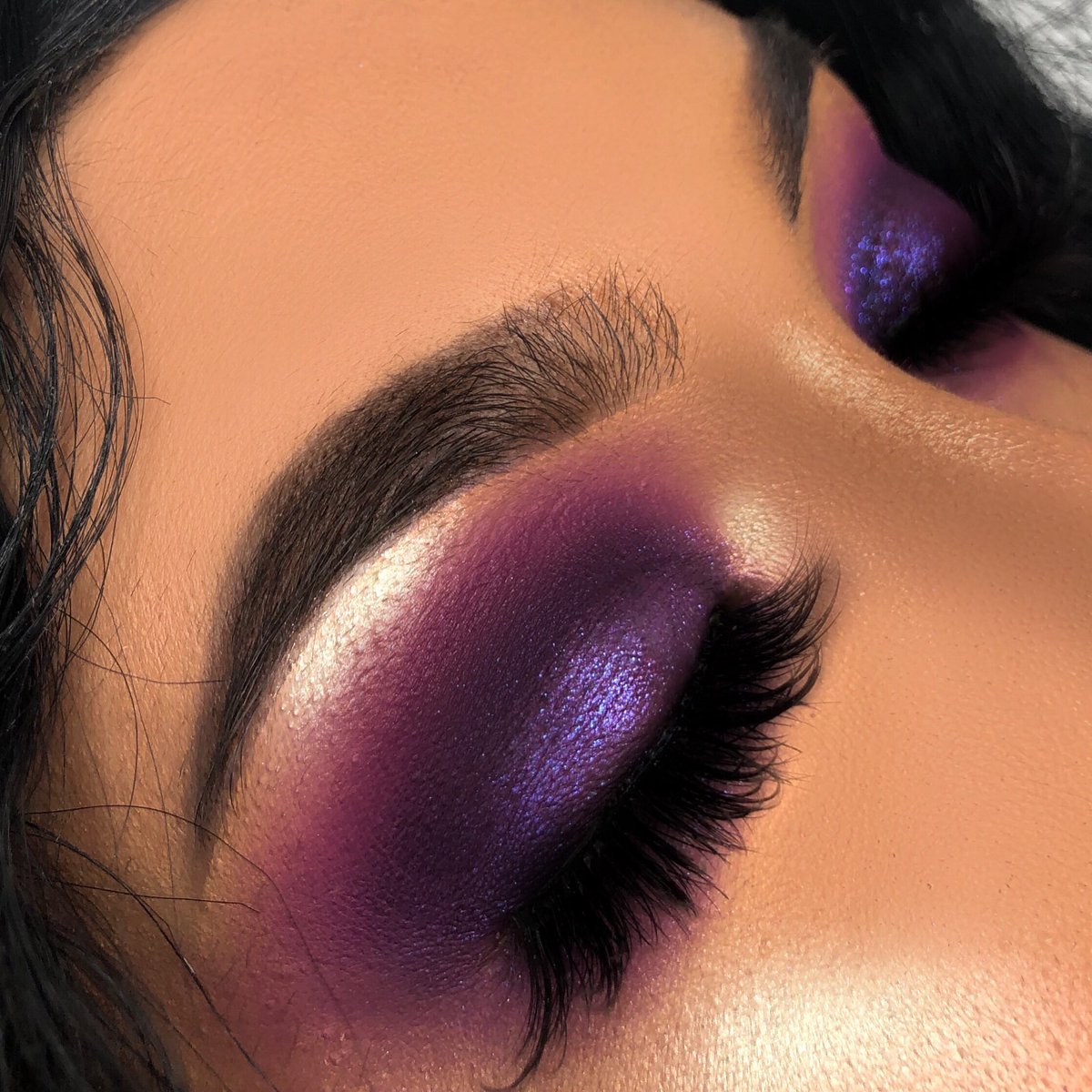 nerizyy's tweet photo. @MorpheBrushes @jamescharles Palette , @hudabeauty faux filter foundation, @ABHcosmetics @norvina1 dipbrow dark brown https://t.co/VdNlQ8q8WJ