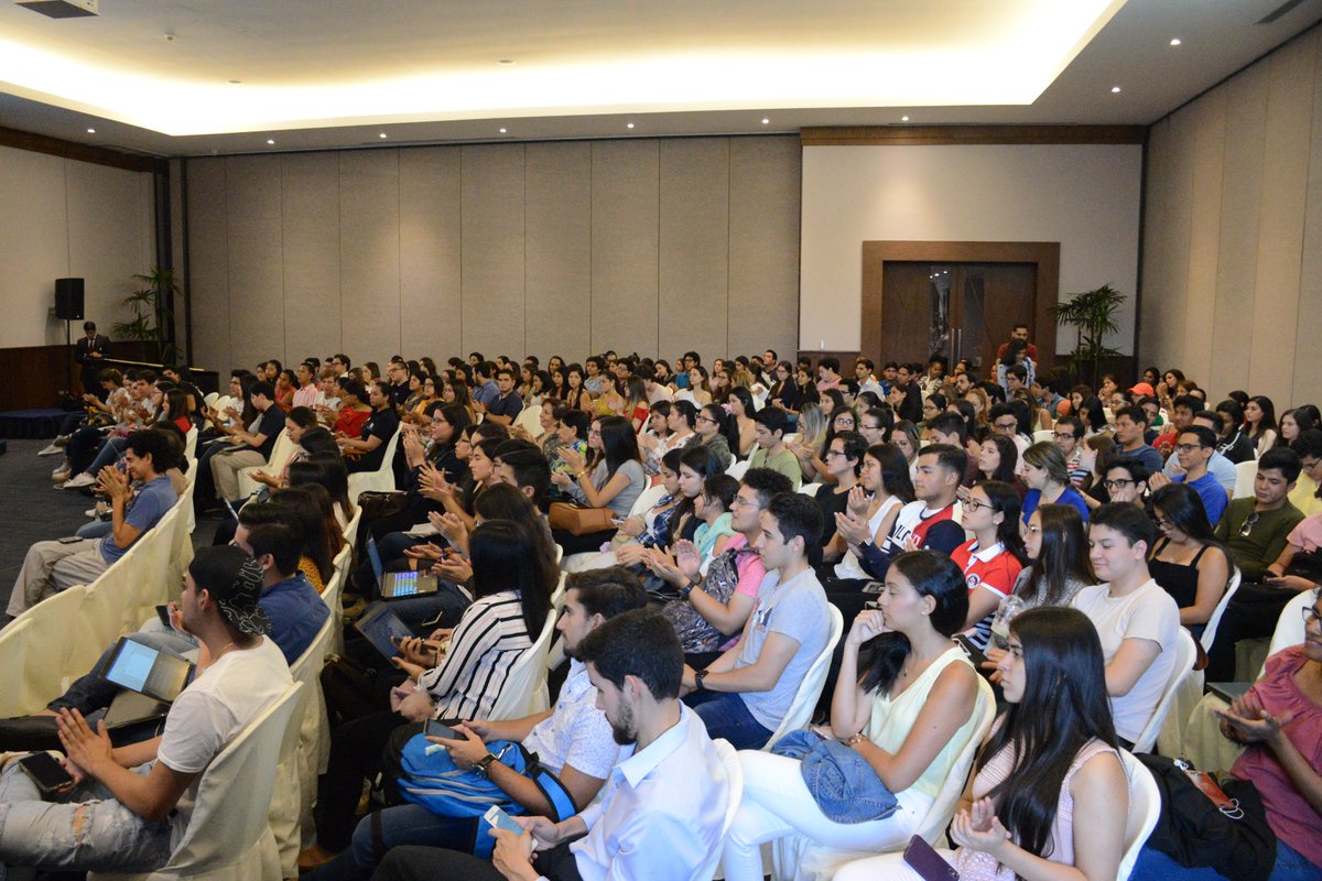 uees_ec's tweet photo. #EventoUEES Conversatorio "Cuando las mujeres hablan: Una relación con su obra". @uees_comunicacion #UEES #EnConstanteEvolución #OrgullosamenteUEES #NonProgrediRegrediEst https://t.co/Eikbzbabyn
