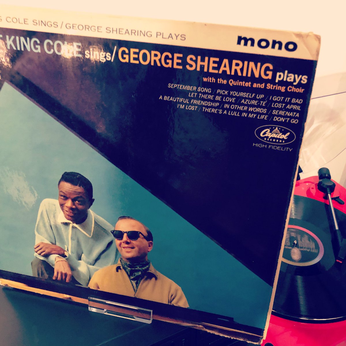 RobinPjazz's tweet photo. Gotta love @discogs auto selection by #shaking the #iPhone.. tonight it brought this lovely #record to me and me daughter.. #vinyl #jazzvinyl #NatKingCole #GeorgeShearing https://t.co/yWWMxitcgL