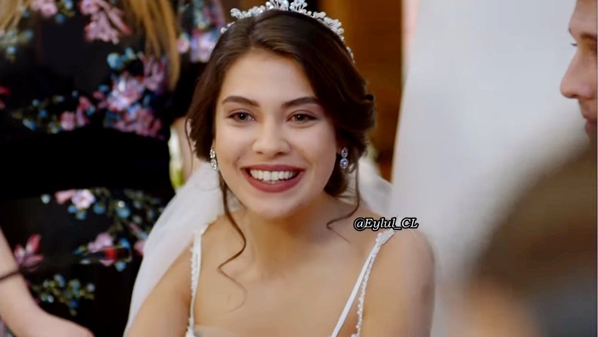 Eylul_CL's tweet photo. Mi pequeño regalo de Bodas 🥰
#HuerfanasGranFinal 
#Huerfanas | #KırgınÇiçekler https://t.co/sBBxDOPfy9