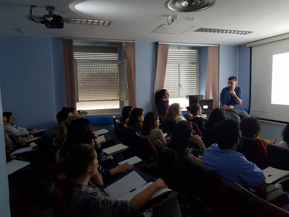 Fstevenson722's tweet photo. Semana intensa en la que estamos aprendiendo sobre Ecmo: componentes, canulacion, indicaciones, manteniendo, complicaciones.... Gracias a @ycorciap @LMartinVillen Magnificos ponentes!!! Mejorando la calidad de nuestros cuidados en #UCIH @HospitalUVRocio 👏👏 https://t.co/80qMk4CKpt