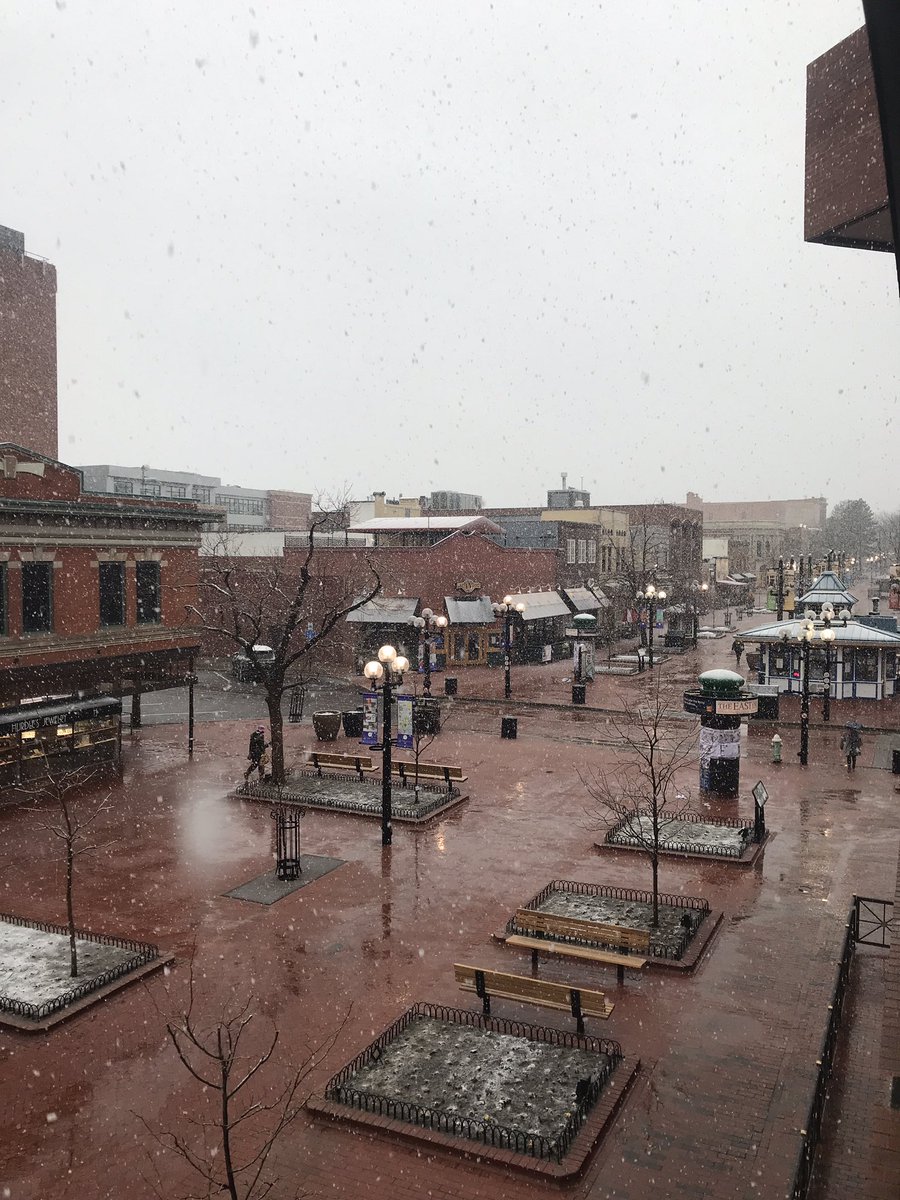 VictorOps's tweet photo. Although #bombcyclone sounds scary — it’s making the view from the office quite breathtaking. 😁❄️☃️ #desksofVO https://t.co/F2rCfJdEwI
