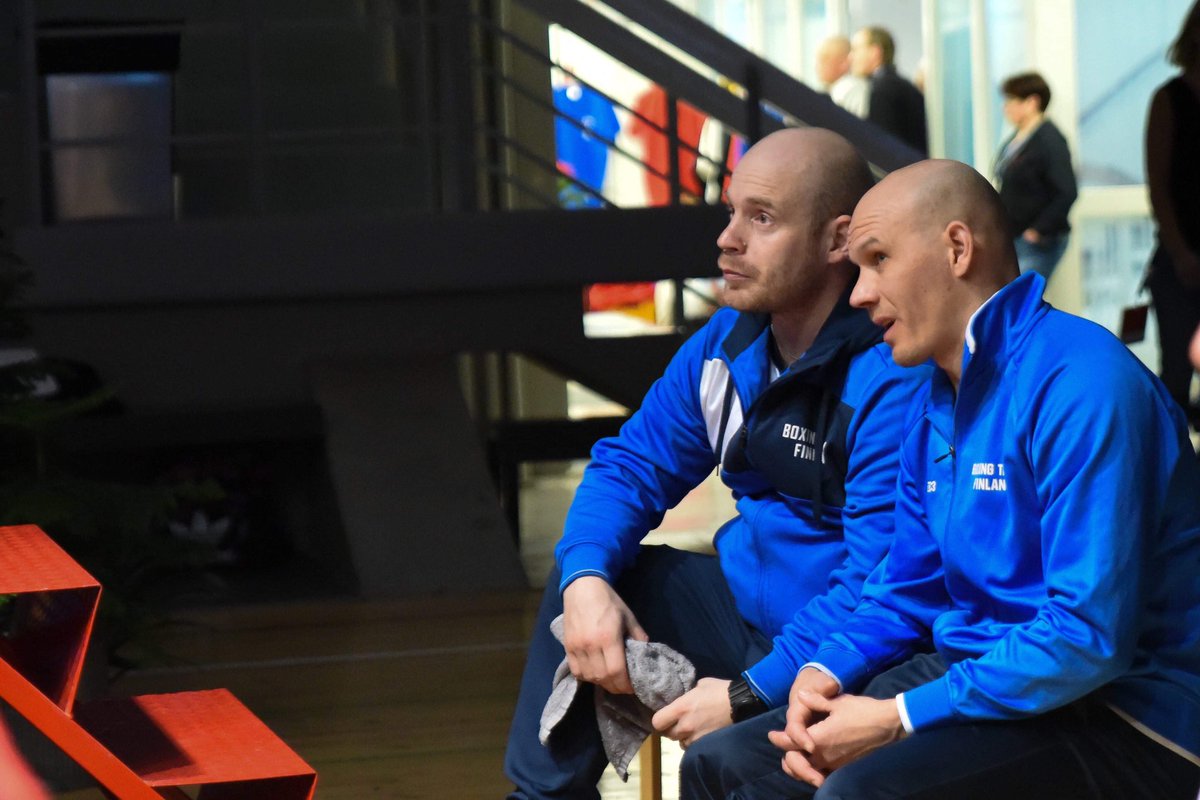 Sporttitalolla järjestettiin tänään NOV valmennusryhmän info- ja keskustelutilaisuus, johon osallistui upeasti useat pk-seudun seurat, toimijat, SNL toimihenkilöt sekä toimintaympäristojen edustajat! <a href="/urhea_fi/">Urhea</a> <a href="/Omniasome/">Omnia</a> #dualcareer